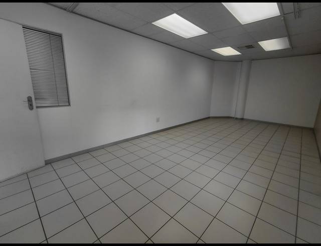 51M² OFFICE TO LET IN FOURWAYS